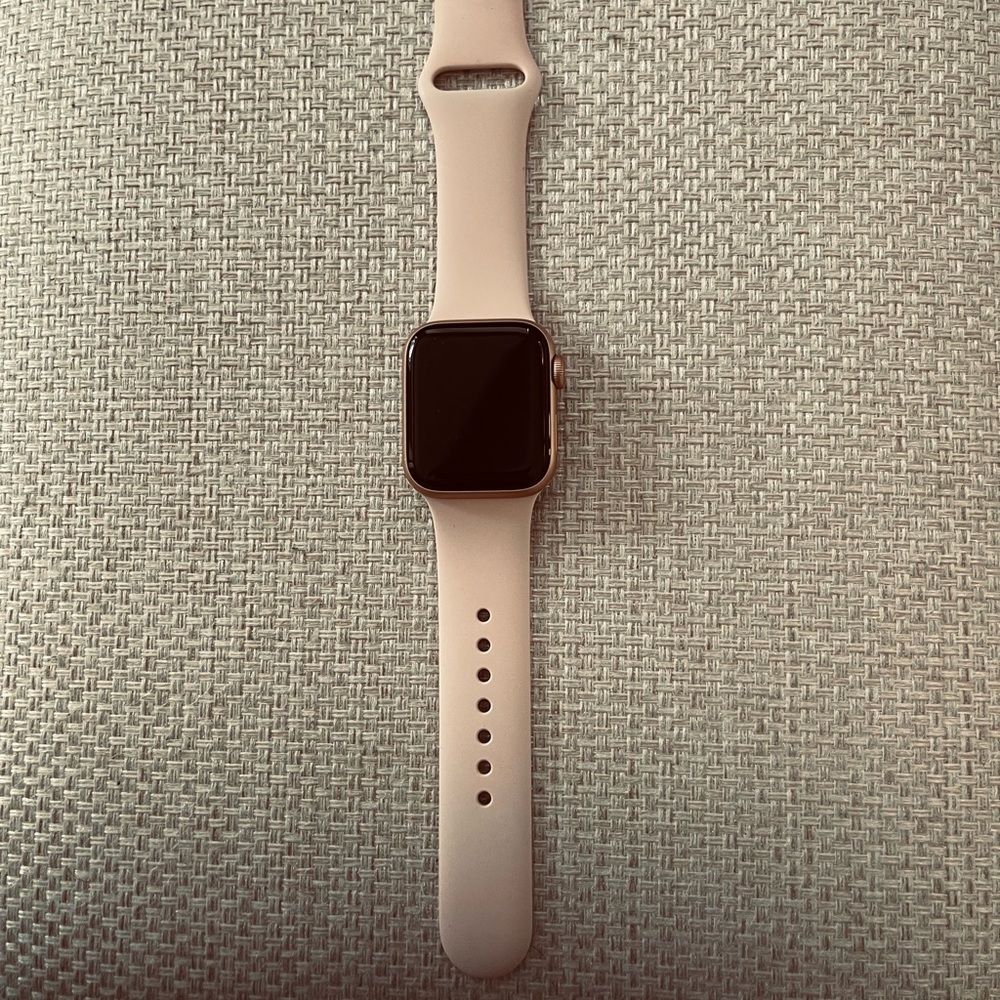 Series 6 SE, cellular capable.